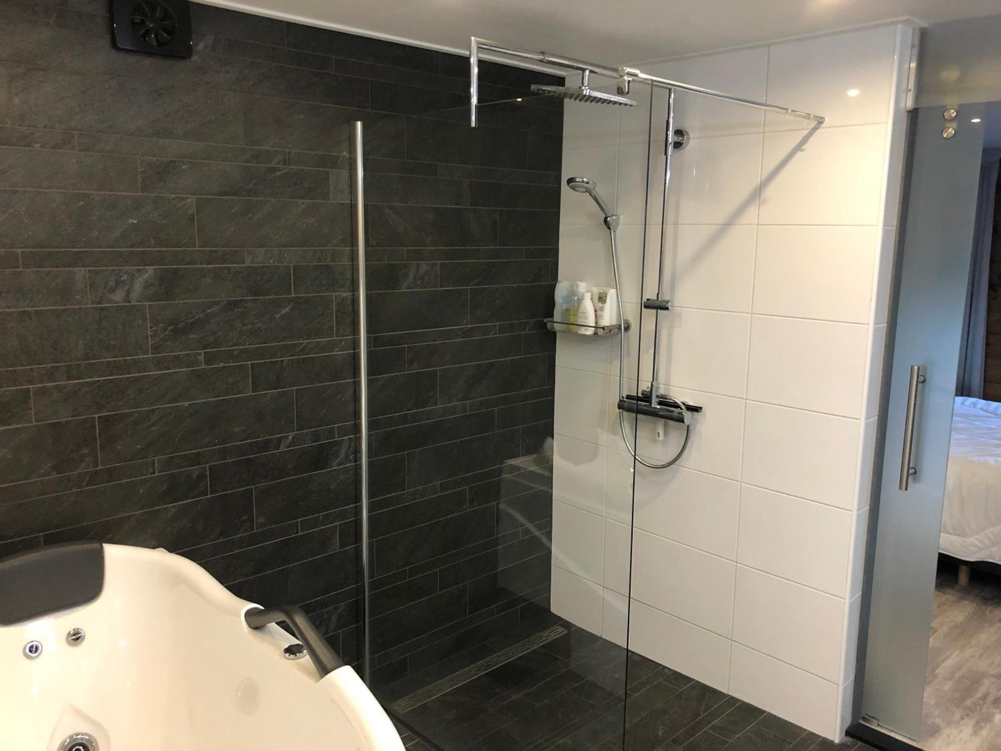 Vrijstaande Luxe Finse Blokhut 2-6 Of 2-8 Pers Villa Kropswolde Bagian luar foto